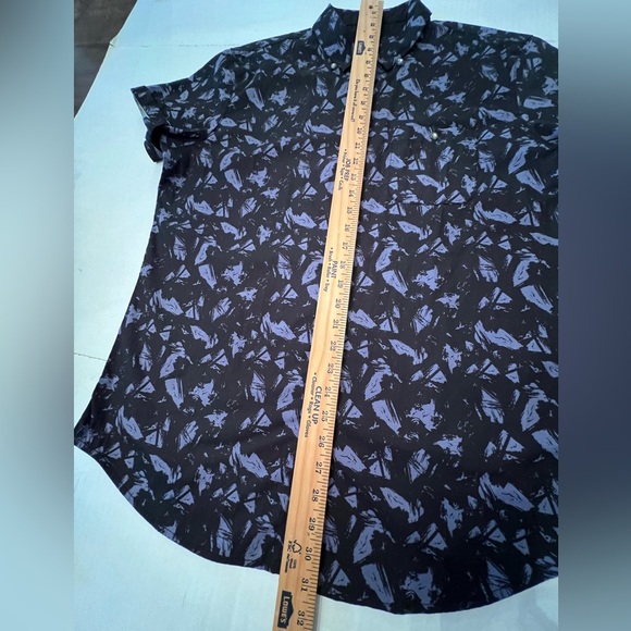 STEVE’S JEANS STRETCH  NAVY DESIGN DRESS SHORT SLEEVE SHIRT.  SIZE LARGE - Picture 6 of 9